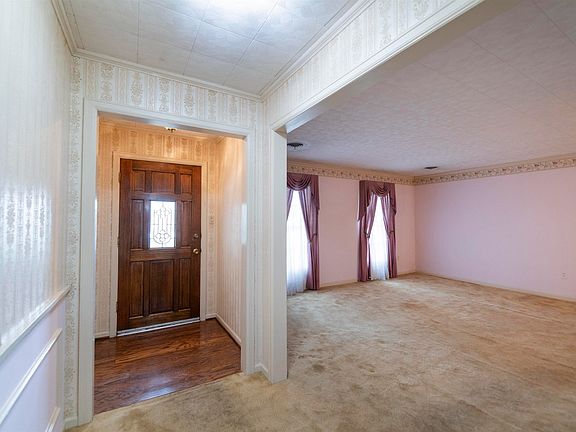 3rd image of 410 Bermuda Pl