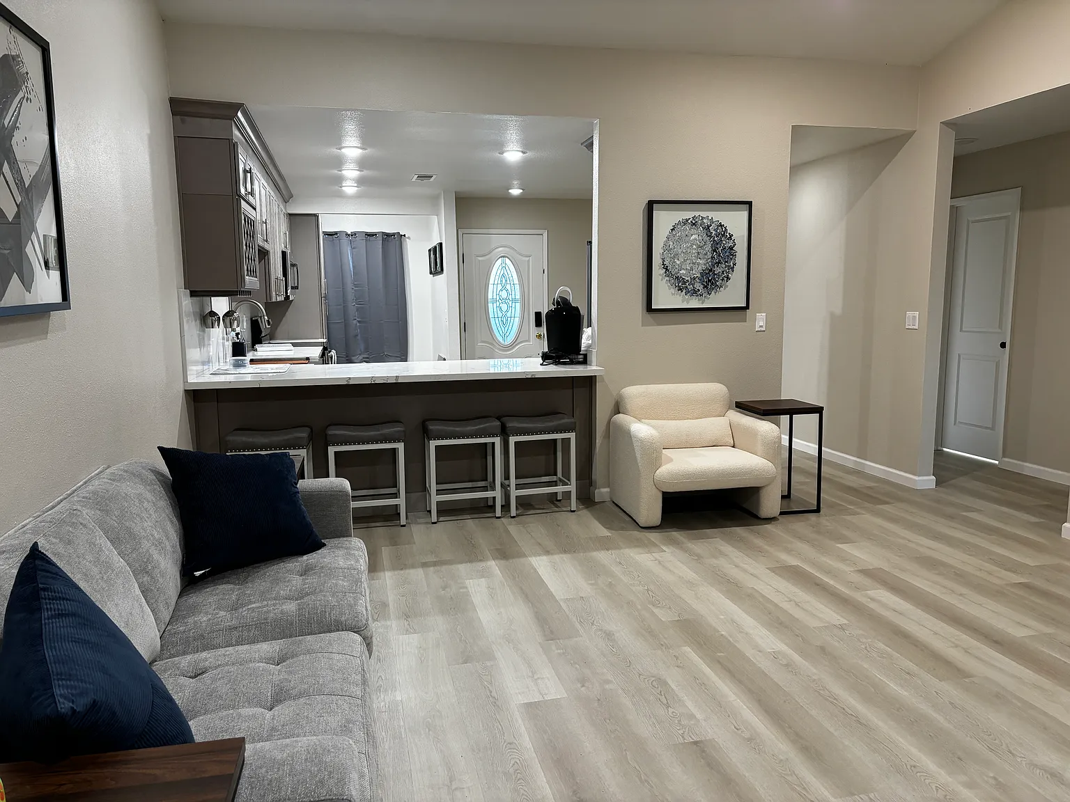 216 Westview Dr — Photo 4