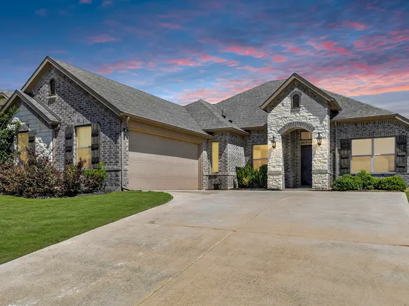 136 Gleeson Dr, Red Oak, TX 75154