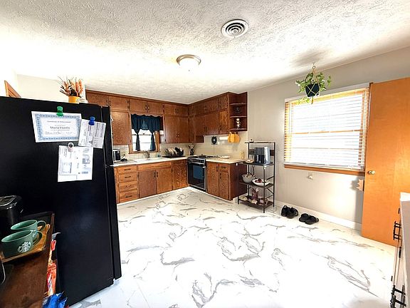 4th image of 306-308 W 33rd St