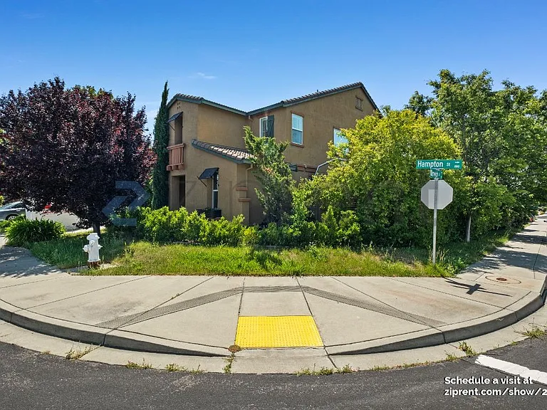 887 Hampton St — Photo 3