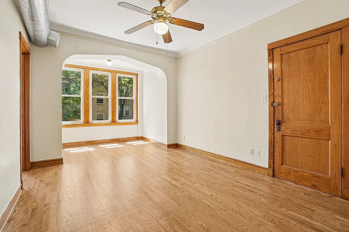 Building Photo - 3714 W Cullom Ave #2
