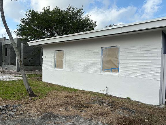 4th image of 537 NW 16th Avenue