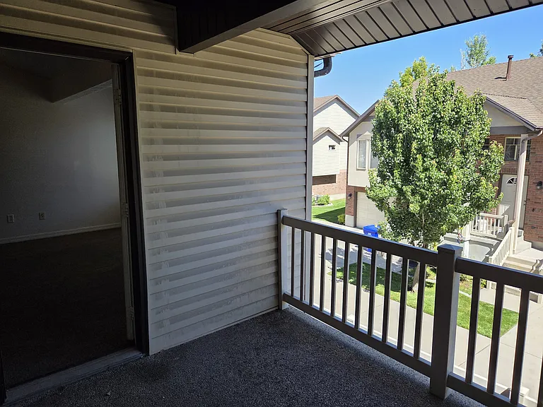 212 W Lyman Ln — Photo 17