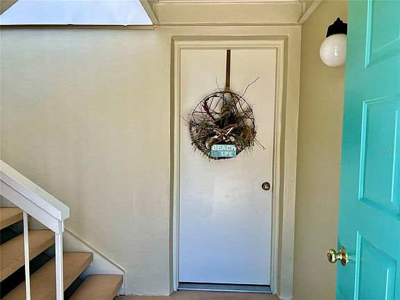 3rd image of 216 Sun Vista Ct N