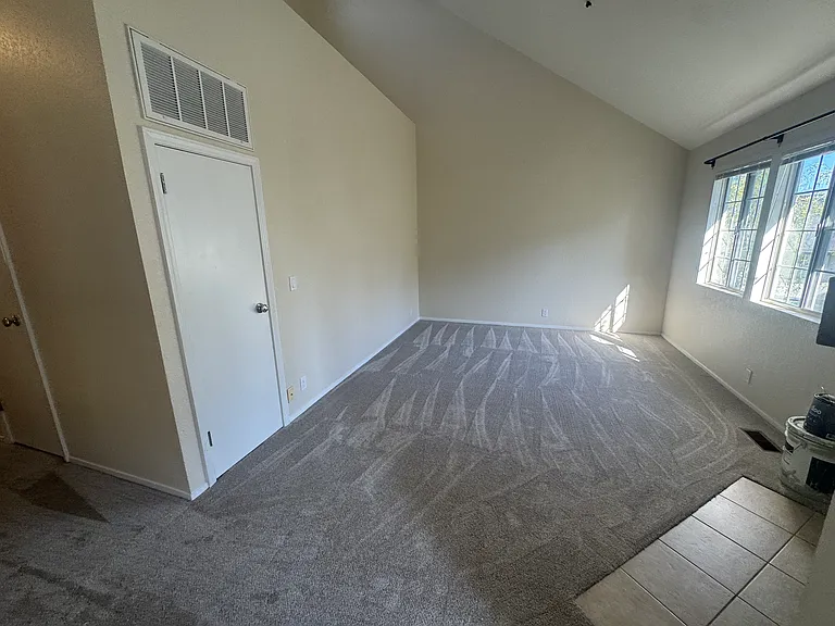 1043 Southwood Dr #J — Photo 19
