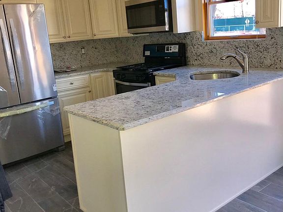 5th image of 144 Sandalwood Dr