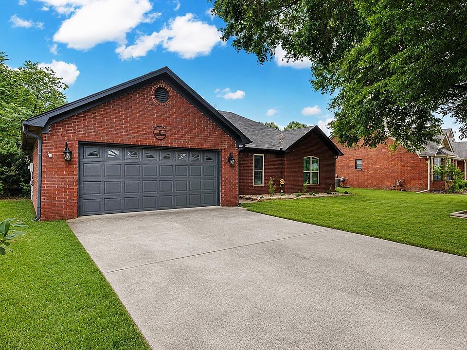 1st image of 8 Jonathan Dr