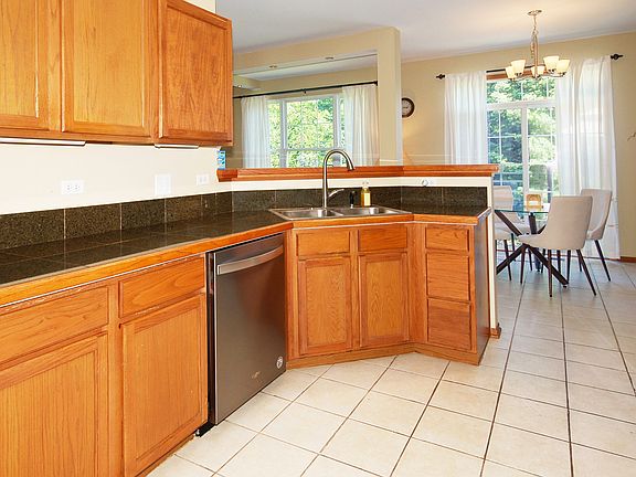 5th image of 383 Shadow Creek Dr