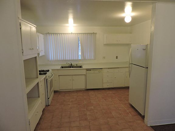 4th image of 772 W Avenue H7