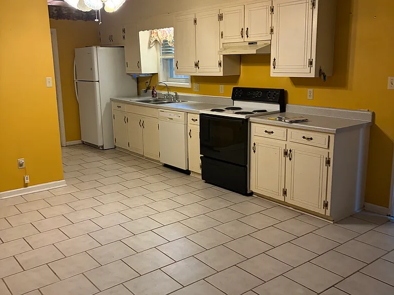 1108 Patty Dr — Photo 3