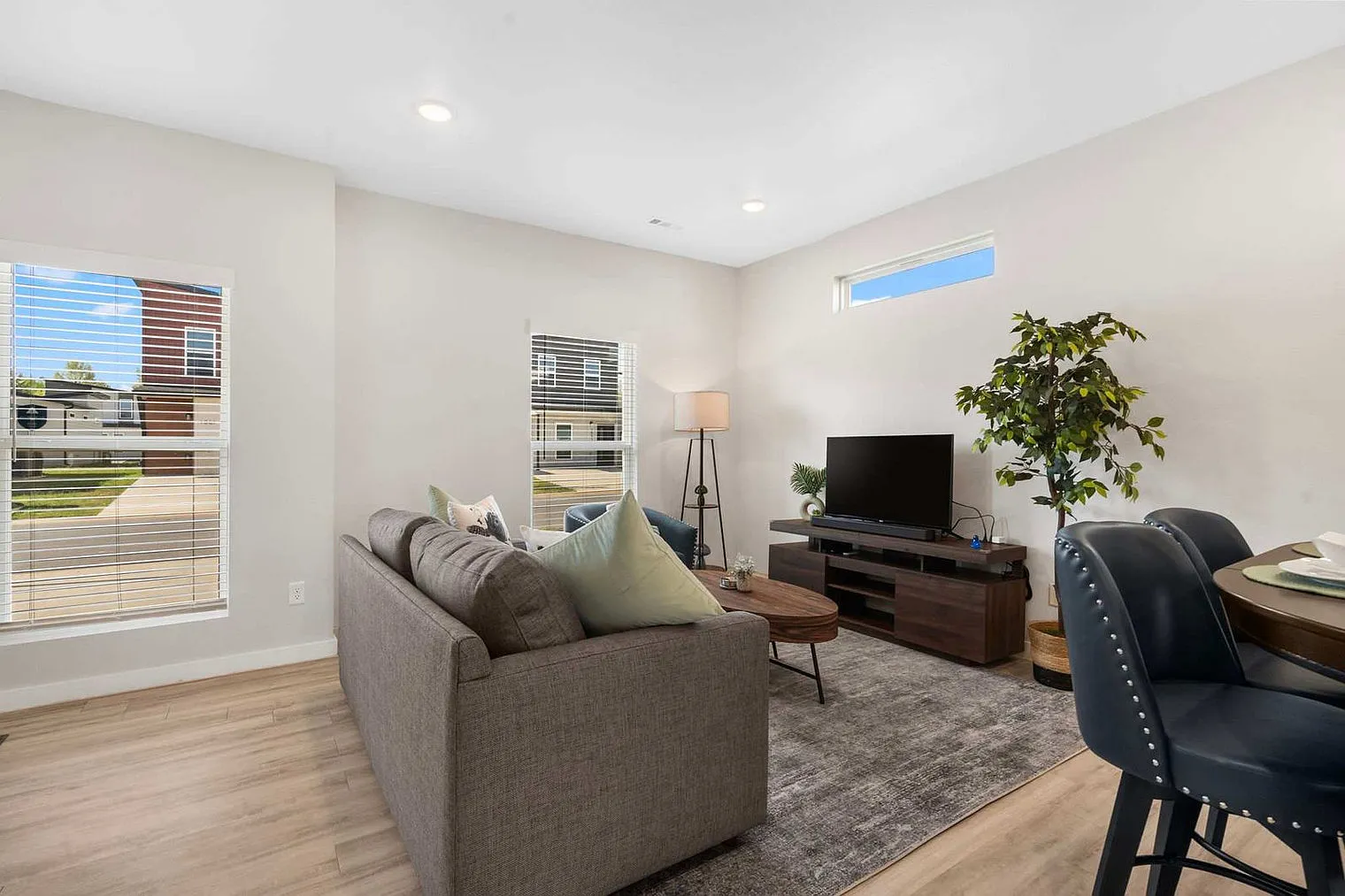 2 bed, 2.0 bath, 1248 sqft, $3,342 — Photo 2