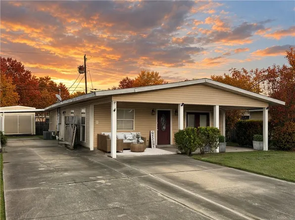 421 Cranberry Dr, Gretna, LA 70056