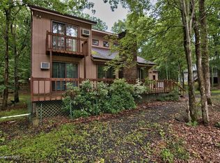 506 Saunders Ct, Bushkill, PA 18324