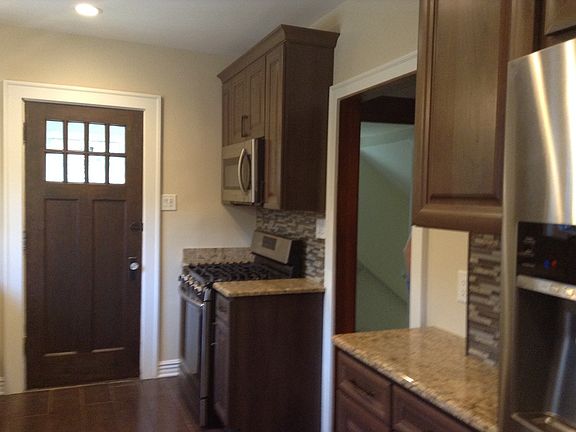 3rd image of 670 Blackstone Pl