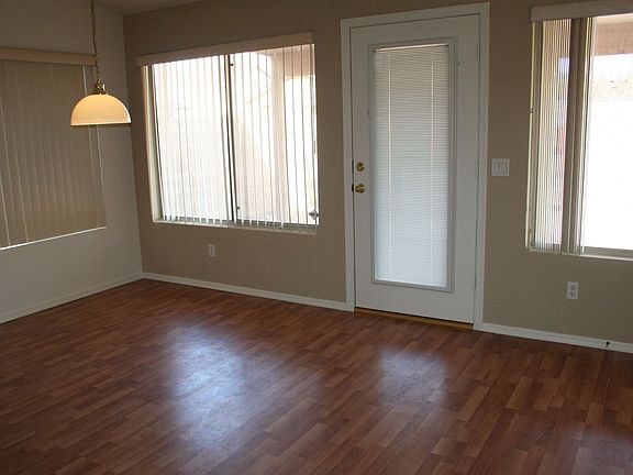 3rd image of 1346 W Sparrow Dr