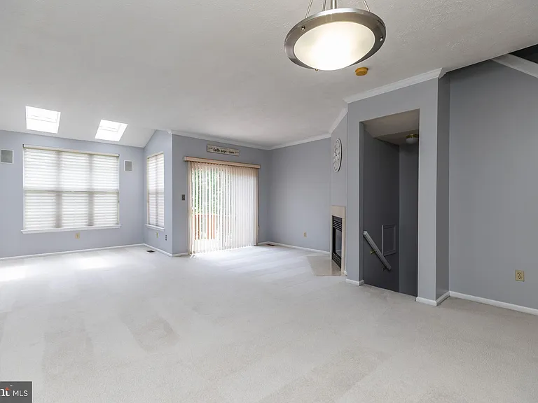 872 N Waterford Ln — Photo 3