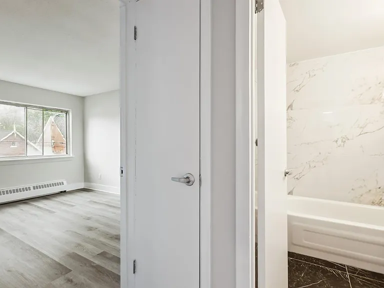 325 Besserer St — Photo 37