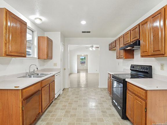3rd image of 810 CANYON RIDGE DR