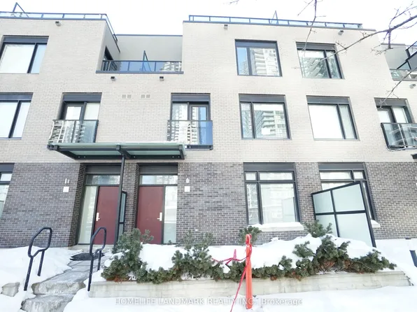 4030 Parkside Village Dr #4, Mississauga, ON L5B 0K2