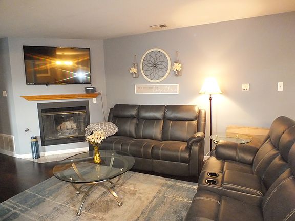 2nd image of 7114 W 108th St APT 403
