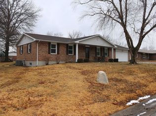 27 Heritage Rd, Hannibal, MO 63401