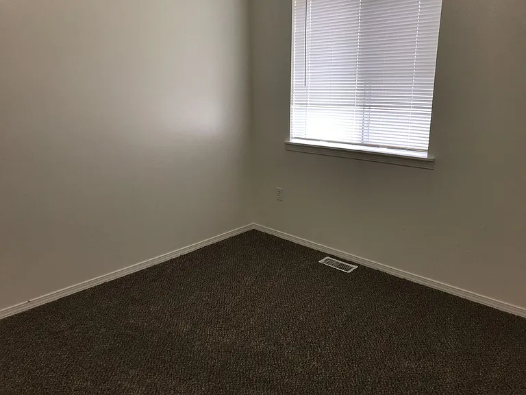 901 E Ball Ct — Photo 12