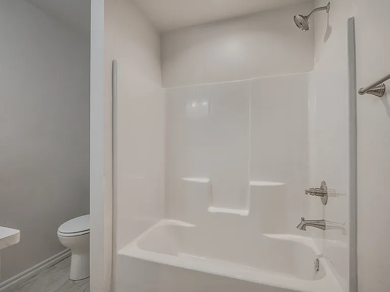 818 W Nevada Ave — Photo 24