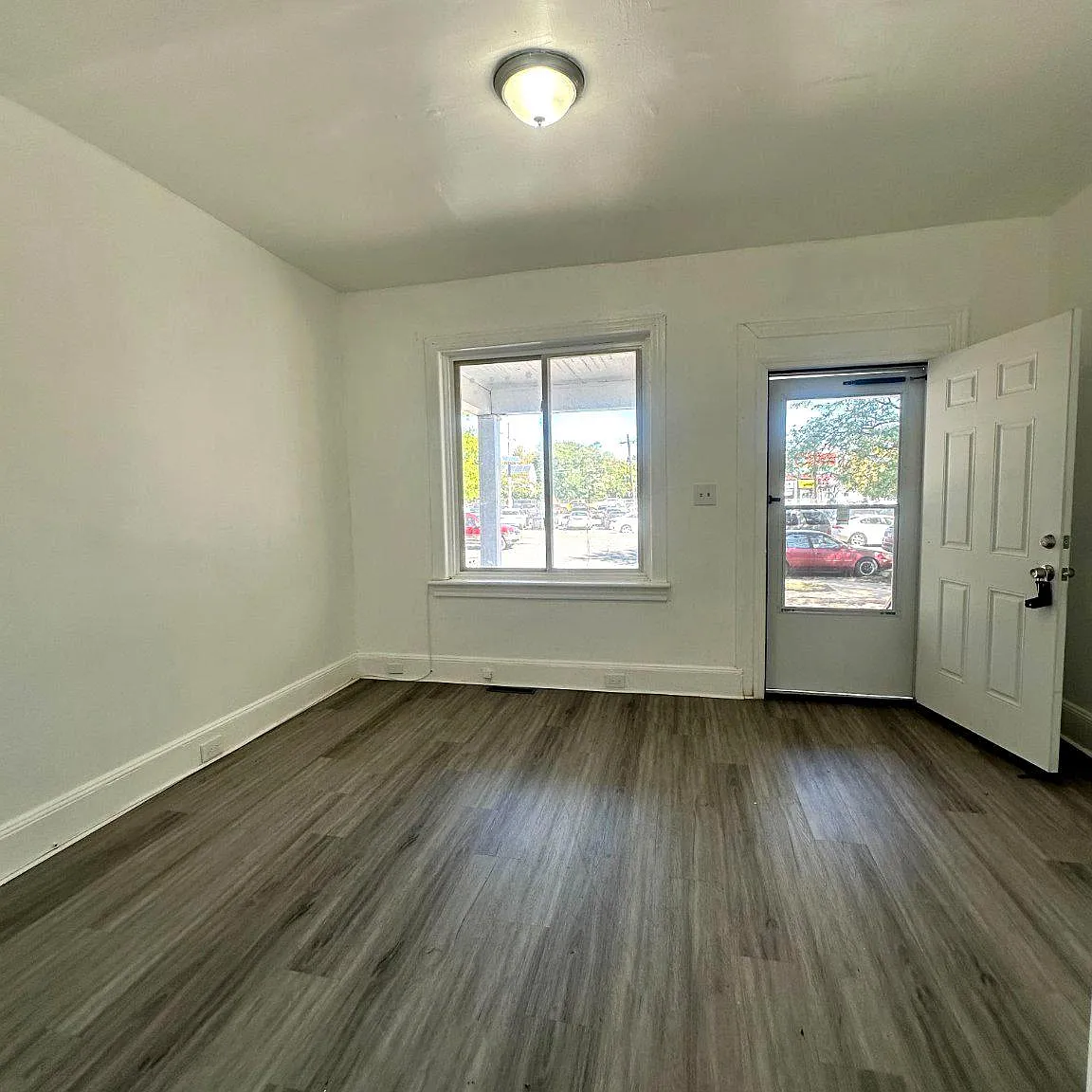 3 bed, 1.0 bath, 1198 sqft, $1,850 — Photo 3
