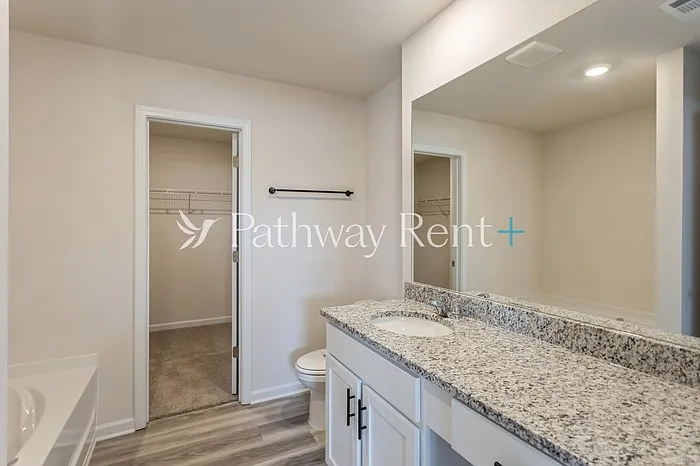 608 Mackenzie Cv — Photo 9