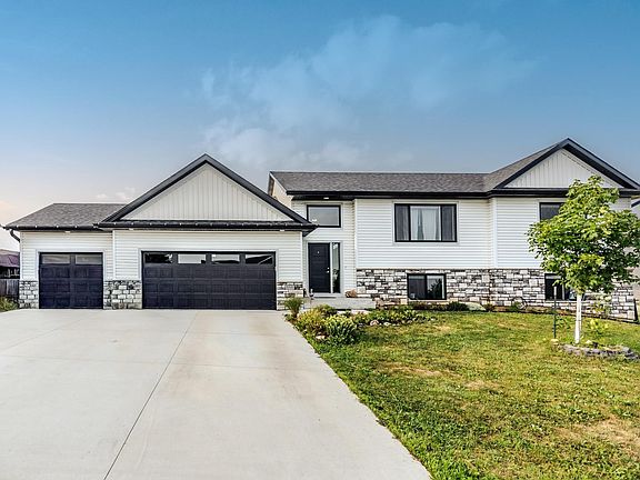 2nd image of 856 Golf View Ave