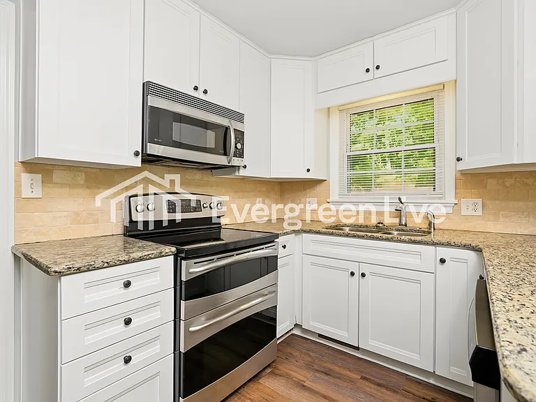 2748 Knob Hill Dr — Photo 2