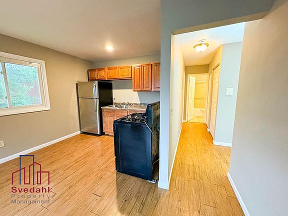 5th image of 3021 Longfellow Ave APT 8