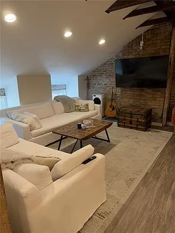 3 bed, 2.0 bath, 1791 sqft, $3,200 — Photo 4