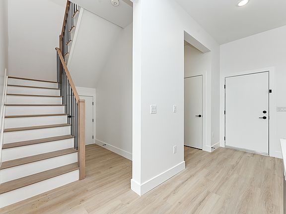 5th image of 420 River Dr #923234df7