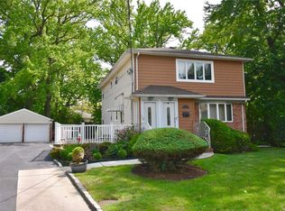 185 Schley Ave, Albertson, NY 11507
