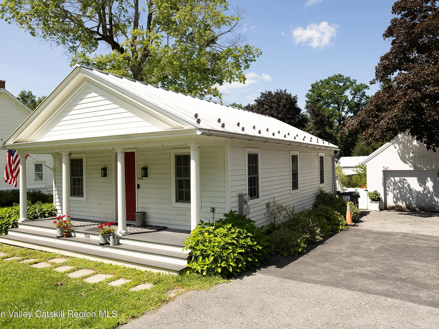2 bed, 1.0 bath, 800 sqft, $3,200 — Photo 2