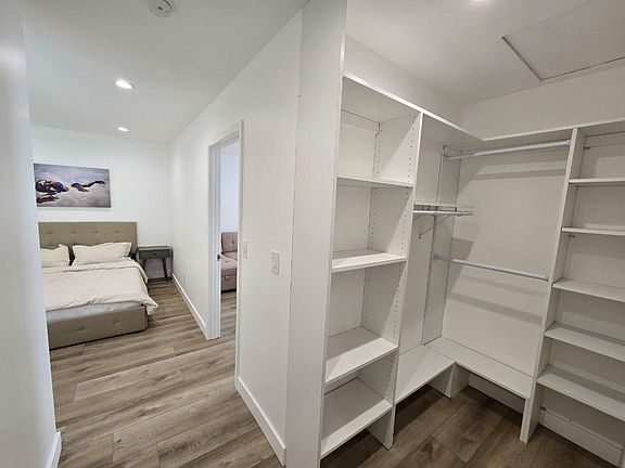 5th image of 7546 Gaviota Ave