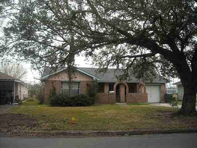 1st image of 3841 Woodrow Dr