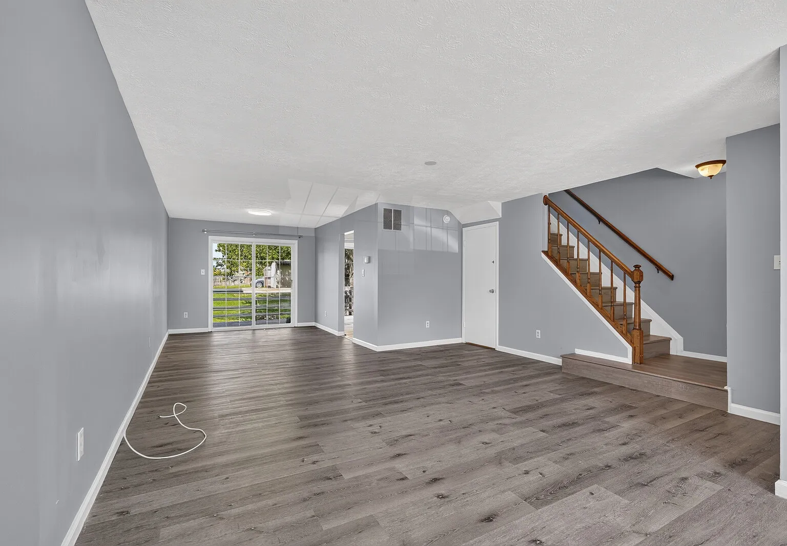 3 bed, 1280 sqft, $2,400 — Photo 4