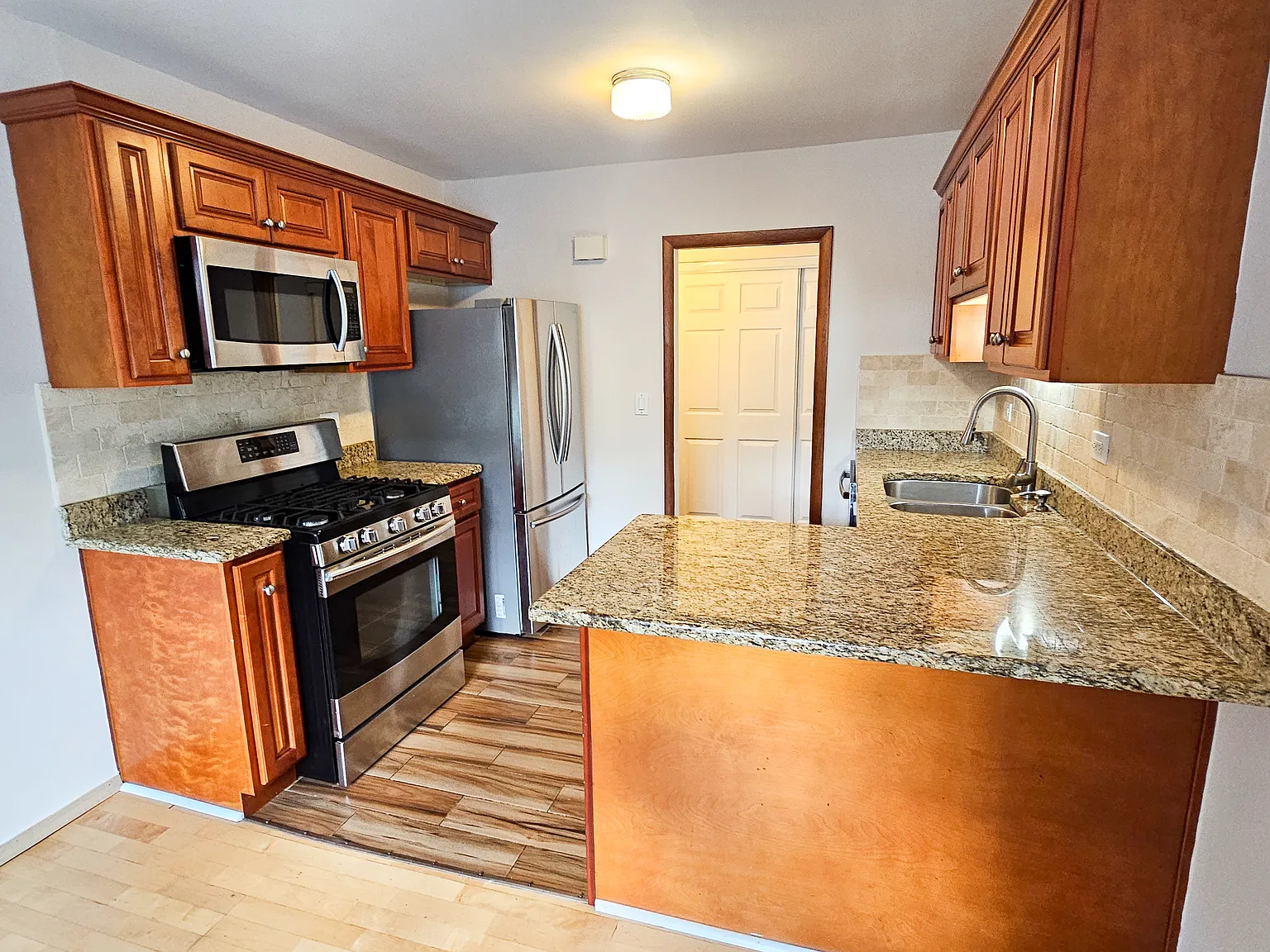 2 bed, 1050 sqft, $1,950 — Photo 1