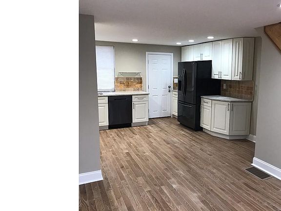 5th image of 3734 Richmond St