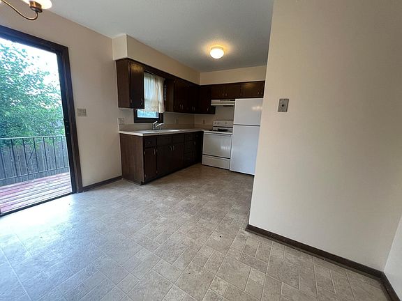 3rd image of 340 S Birchwood Dr APT B