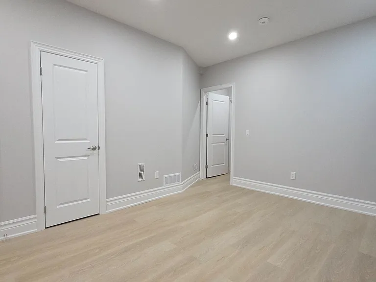 9474 Bayview Ave — Photo 3