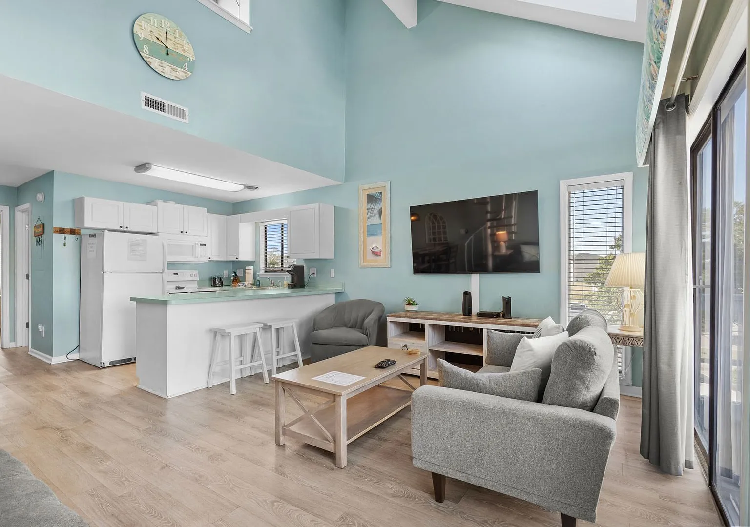 1850 Colony Dr — Photo 1