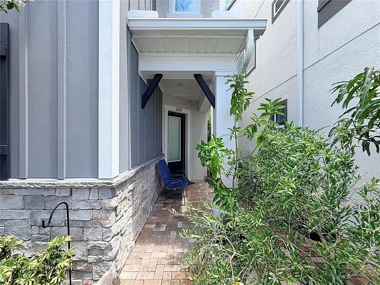 660 Rosewood Way — Photo 2