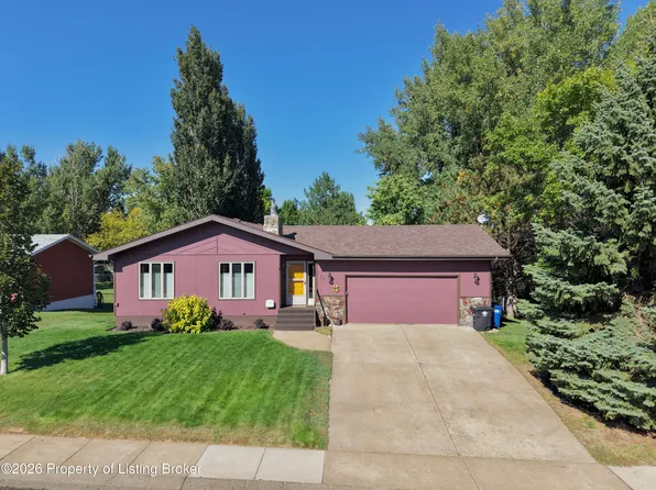 728 23rd St W, Dickinson, ND 58601