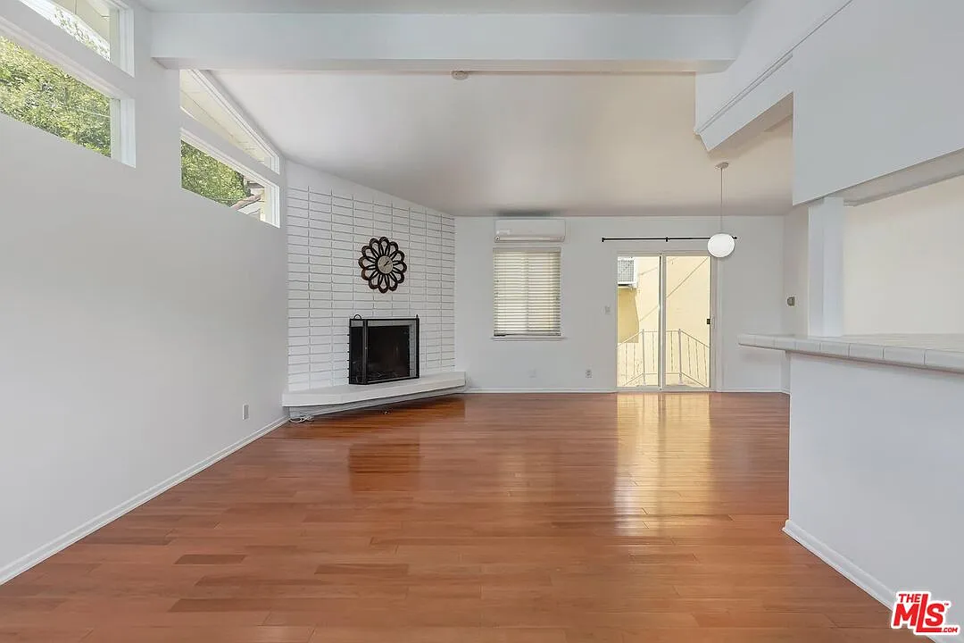 2 bed, 2.0 bath, 1152 sqft, $5,750 — Photo 3