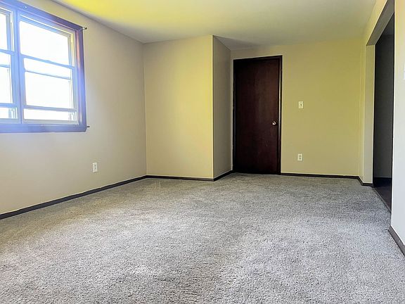 3rd image of 578 Taunton Pl APT 4
