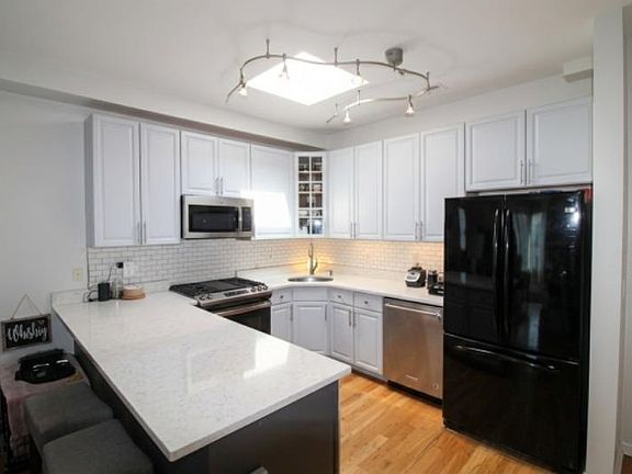 3rd image of 108 Monroe St APT 5C